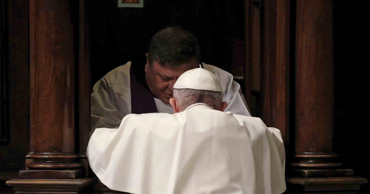 Qué dices cuando … Alguien pregunta por qué tenemos que confesar nuestros  pecados ante un sacerdote? | Faith Magazine